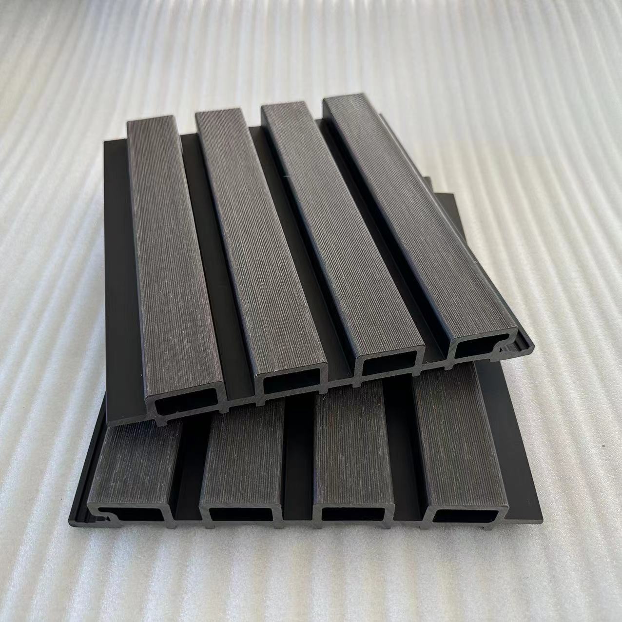 WPC Fassadenverkleidung co-extrudiert Light Walnut 219x21mm Länge 2,9m (13,76€/m)